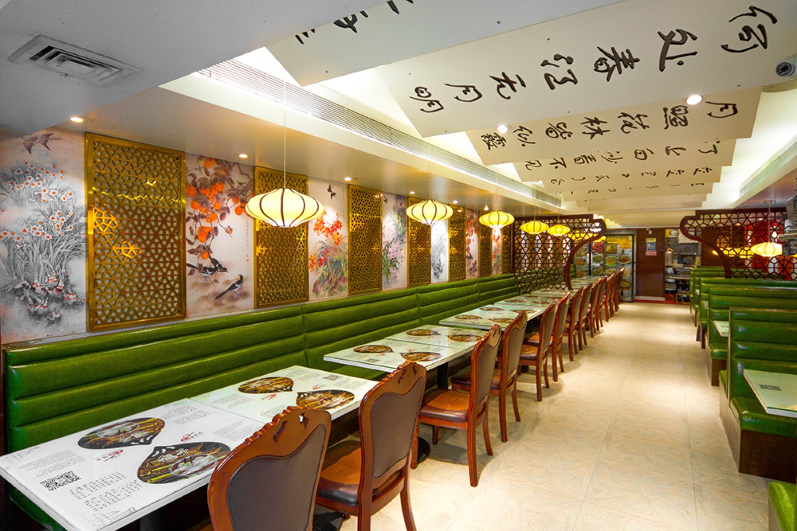 Shanghai You Garden restaurant interior with elegant dining atmosphere in Flushing Queens