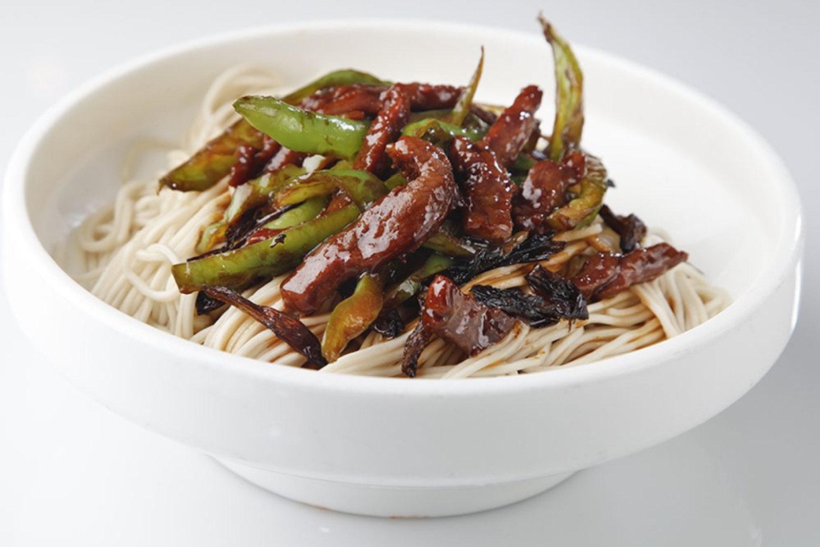 Noodles with beef and chili peppers