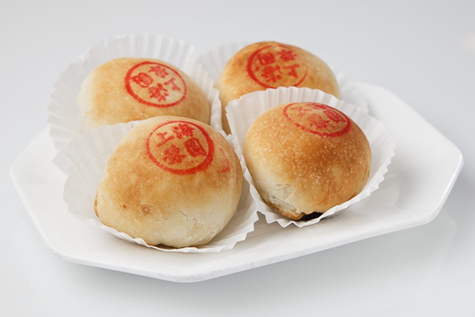 Shanghai pork moon cake freshly baked